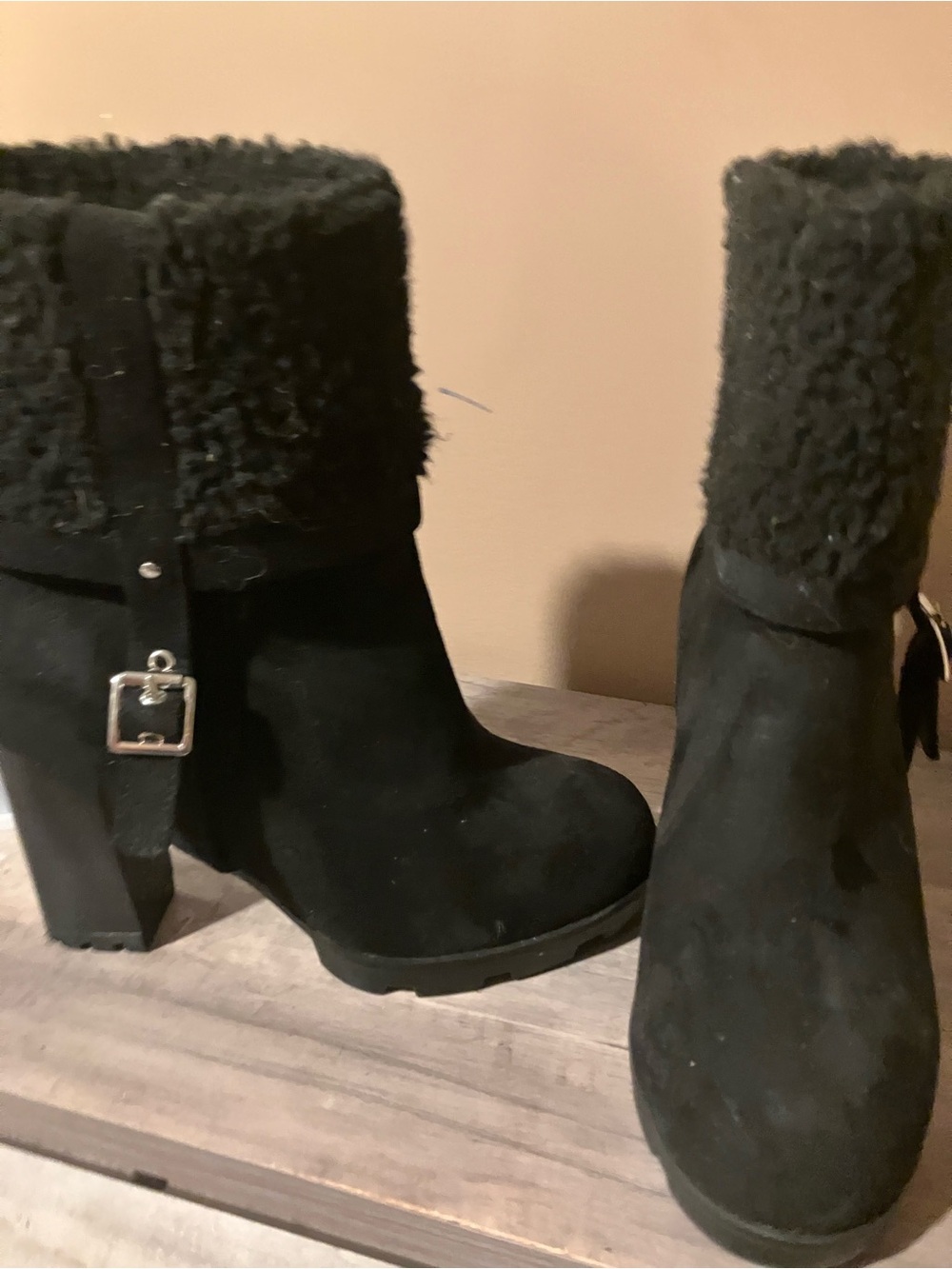 Rouge Black Suede Sherpa Trim Ankle Boots 6.5 Cozy Buckle Chunky Heel - Picture 5 of 8